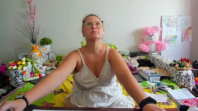 Snapshot of IamYourNarcotic chatting on May 29, 8:56 am IamYourNarcotic online show from May 29, 8:56 am