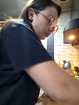 linda-schmidt online show from November 4, 11:15 pm