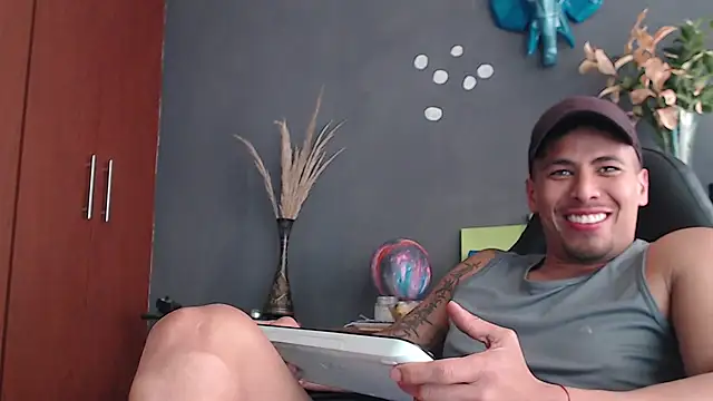 Snapshot of geirge_teacherxx chatting on January 12, 8:14 pm geirge teacherxx online show from January 12, 8:14 pm