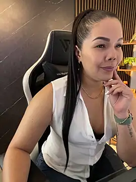 Snapshot of KellyBrooklyn_ chatting on April 11, 3:38 pm KellyBrooklyn online show from April 11, 3:38 pm