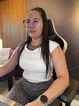 Snapshot of KellyBrooklyn_ chatting on April 13, 3:28 pm KellyBrooklyn online show from April 13, 3:28 pm