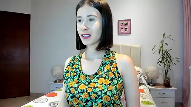 Snapshot of macarena_vallejo chatting on December 5, 1:36 am macarena vallejo online show from December 5, 1:36 am