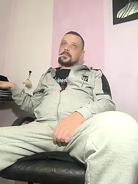 Snapshot of DanielOhCool chatting on December 16, 3:32 pm DanielOhCool online show from December 16, 3:32 pm