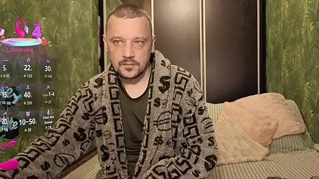 Snapshot of DanielOhCool chatting on November 3, 6:25 am DanielOhCool online show from November 3, 6:25 am