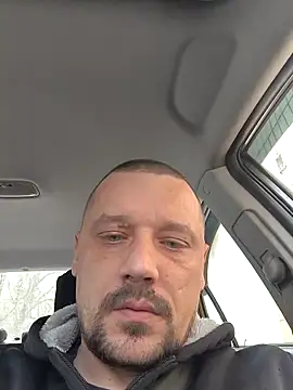 DanielOhCool online show from April 11, 7:45 am