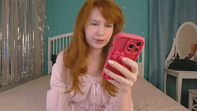 Snapshot of GingerArin chatting on June 25, 10:09 am GingerArin online show from June 25, 10:09 am