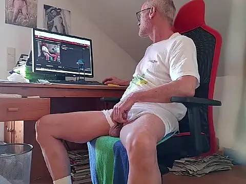 Snapshot of BerndisCam chatting on April 24, 1:35 pm BerndisCam online show from April 24, 1:35 pm