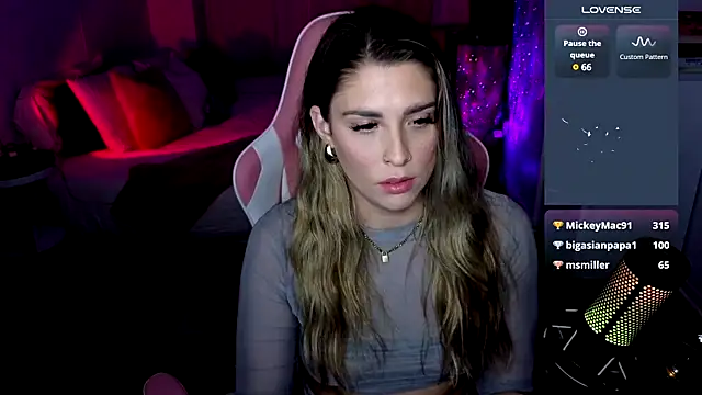 Snapshot of queenxlexy chatting on December 11, 10:38 pm queenxlexy online show from December 11, 10:38 pm