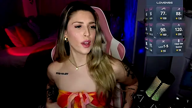 Snapshot of queenxlexy chatting on December 29, 10:25 pm queenxlexy online show from December 29, 10:25 pm