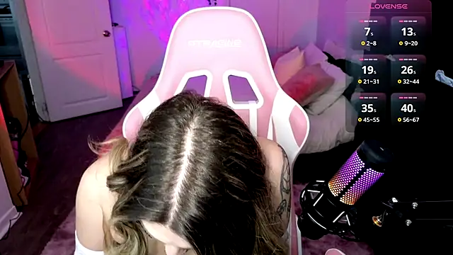 Snapshot of queenxlexy chatting on January 6, 6:52 pm queenxlexy online show from January 6, 6:52 pm