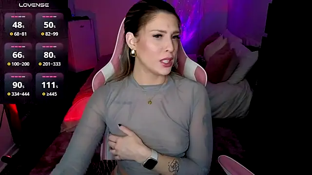 Snapshot of queenxlexy chatting on January 23, 5:42 pm queenxlexy online show from January 23, 5:42 pm