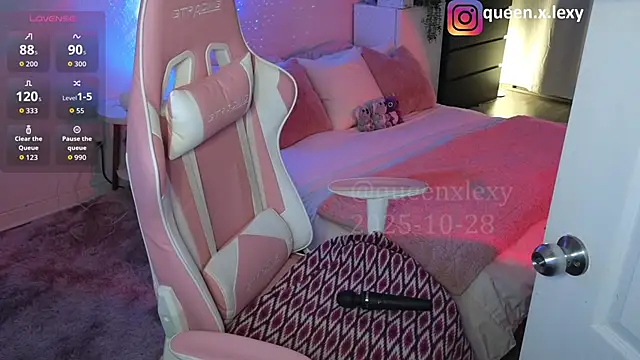 Snapshot of queenxlexy chatting on October 28, 8:22 pm queenxlexy online show from October 28, 8:22 pm