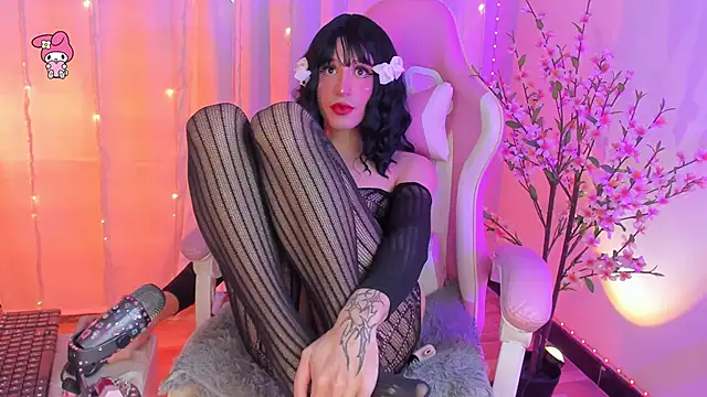 Snapshot of rosseblondee chatting on April 20, 11:28 pm rosseblondee online show from April 20, 11:28 pm