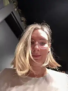 The Snowwhitee online show from December 19, 9:07 am