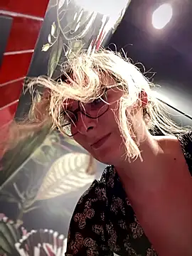 The Snowwhitee online show from January 5, 9:15 am