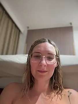 The Snowwhitee online show from February 11, 6:44 pm