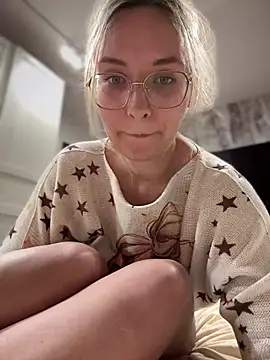 The Snowwhitee online show from February 16, 5:04 pm