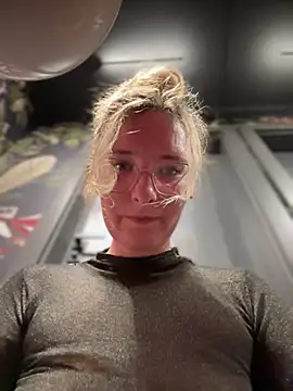 The Snowwhitee online show from February 19, 10:20 pm