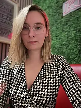 The Snowwhitee online show from March 17, 7:15 pm