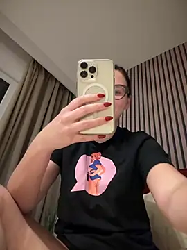 The Snowwhitee online show from October 12, 6:18 pm