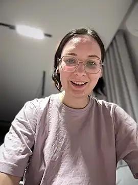 Snapshot of The_Snowwhitee chatting on April 19, 7:49 pm The Snowwhitee online show from April 19, 7:49 pm