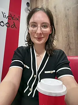 Snapshot of The_Snowwhitee chatting on May 1, 9:08 pm The Snowwhitee online show from May 1, 9:08 pm