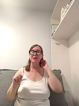 Snapshot of SweetandNaughty1 chatting on October 27, 9:19 pm SweetandNaughty1 online show from October 27, 9:19 pm