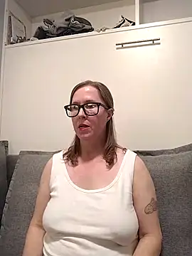 Snapshot of SweetandNaughty1 chatting on December 3, 3:03 am SweetandNaughty1 online show from December 3, 3:03 am