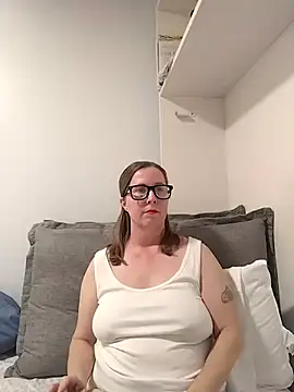 Snapshot of SweetandNaughty1 chatting on December 5, 2:09 am SweetandNaughty1 online show from December 5, 2:09 am