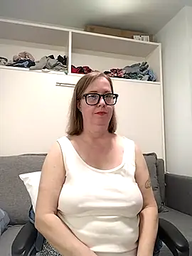 Snapshot of SweetandNaughty1 chatting on January 7, 7:27 pm SweetandNaughty1 online show from January 7, 7:27 pm