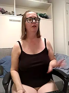 Snapshot of SweetandNaughty1 chatting on February 3, 3:26 am SweetandNaughty1 online show from February 3, 3:26 am