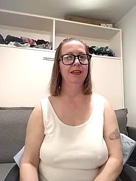 Snapshot of SweetandNaughty1 chatting on February 4, 9:31 pm SweetandNaughty1 online show from February 4, 9:31 pm