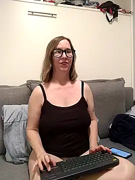 Snapshot of SweetandNaughty1 chatting on March 9, 4:27 am SweetandNaughty1 online show from March 9, 4:27 am