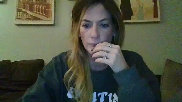 Rhodesxox online show from November 18, 8:30 am