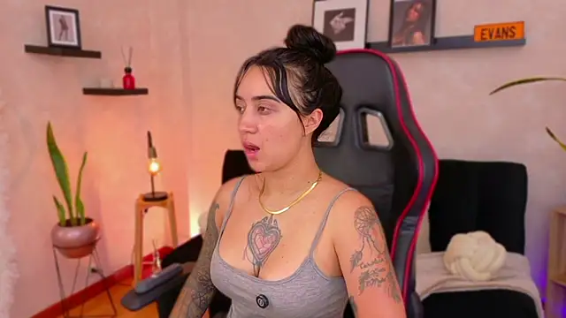 EmmyEvans1 online show from February 12, 5:30 pm