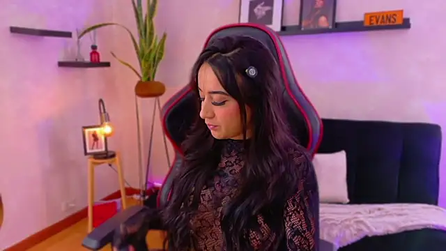 EmmyEvans1 online show from February 18, 7:32 pm