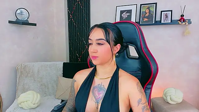 Snapshot of EmmyEvans1 chatting on May 20, 7:53 pm EmmyEvans1 online show from May 20, 7:53 pm