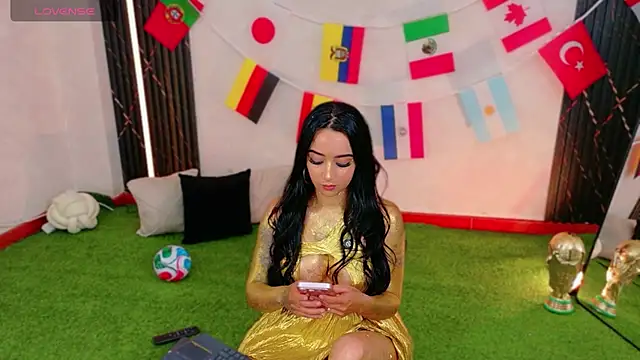 Snapshot of EmmyEvans1 chatting on June 10, 7:24 pm EmmyEvans1 online show from June 10, 7:24 pm