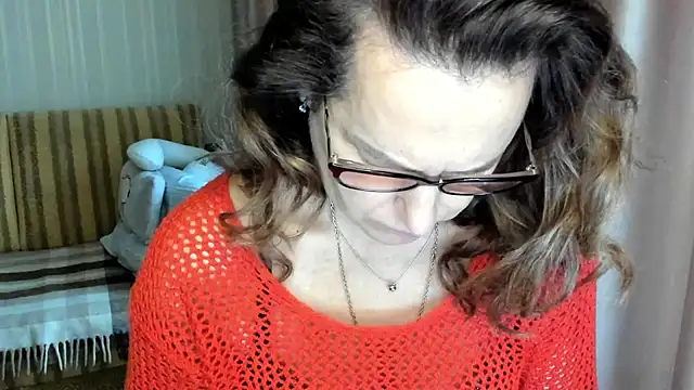 lauraoven online show from November 8, 10:15 am