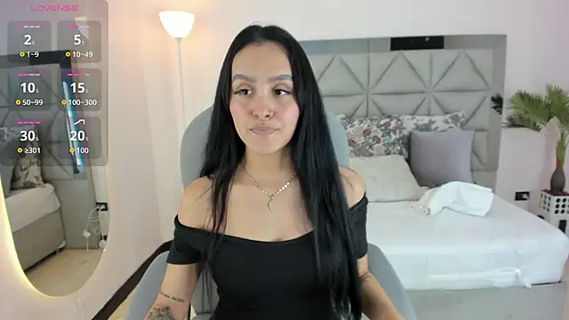 tati saldarriaga online show from November 24, 8:41 pm