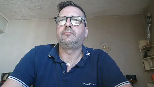 matrikes1 online show from April 7, 1:00 pm