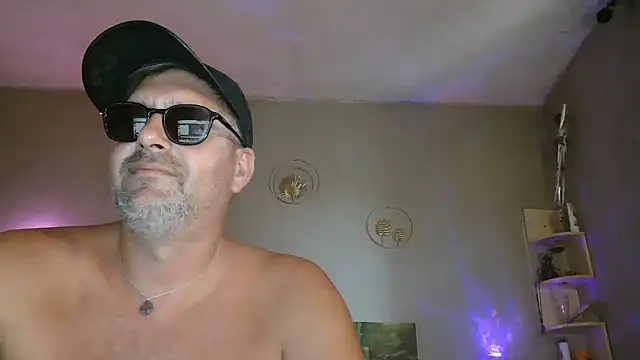Snapshot of matrikes1 chatting on July 16, 3:51 pm matrikes1 online show from July 16, 3:51 pm