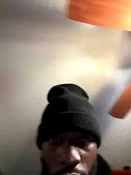 Snapshot of danieldonte chatting on December 2, 9:43 pm danieldonte online show from December 2, 9:43 pm