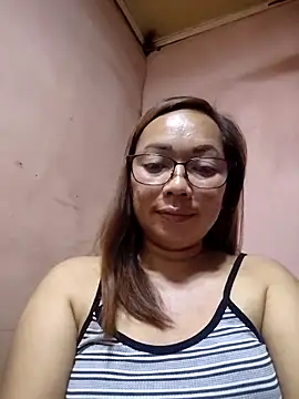 Snapshot of asianwet4u chatting on May 5, 5:10 pm asianwet4u online show from May 5, 5:10 pm