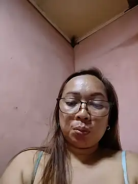 Snapshot of asianwet4u chatting on June 2, 4:42 pm asianwet4u online show from June 2, 4:42 pm