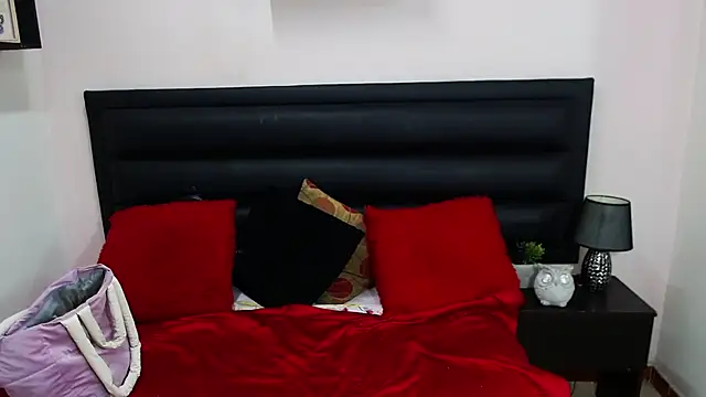 Snapshot of sensual_nataliee chatting on November 6, 3:57 pm sensual nataliee online show from November 6, 3:57 pm