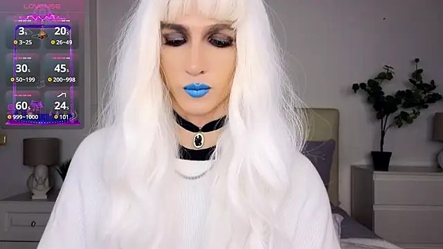 Snapshot of HelenSpellman chatting on December 3, 7:32 am HelenSpellman online show from December 3, 7:32 am