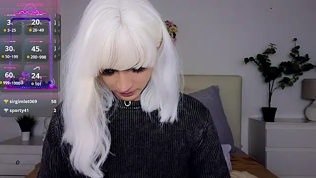 Snapshot of HelenSpellman chatting on December 11, 8:36 am HelenSpellman online show from December 11, 8:36 am