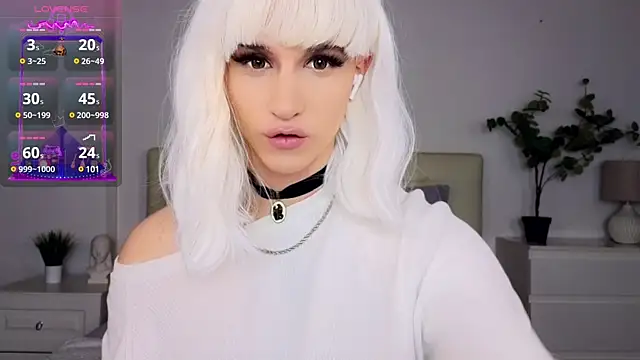 Snapshot of HelenSpellman chatting on December 17, 12:45 am HelenSpellman online show from December 17, 12:45 am