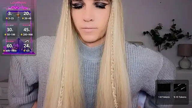 Snapshot of HelenSpellman chatting on December 19, 5:18 am HelenSpellman online show from December 19, 5:18 am